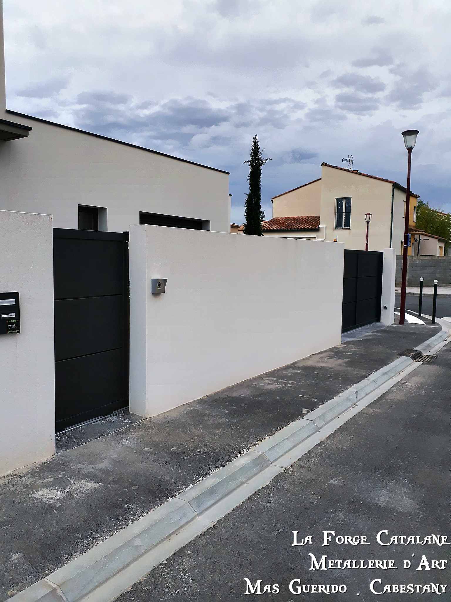 portail et portillon caissonne fer thermolaque forge catalane cabestany.jpg